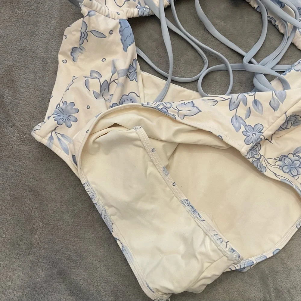 New Frankie's Bikinis x Sydney Sweeney Gemma Wrap Swimsuit Farfalle 3333